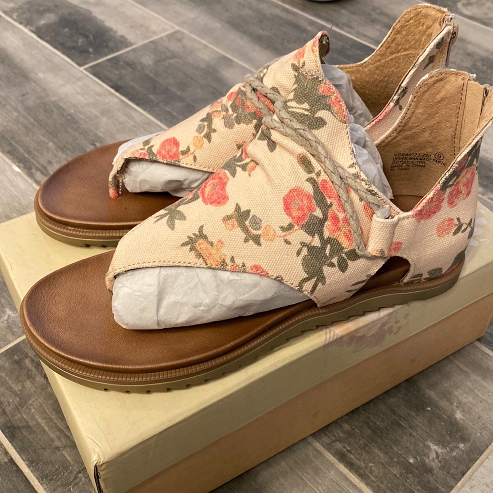 Very G sandals